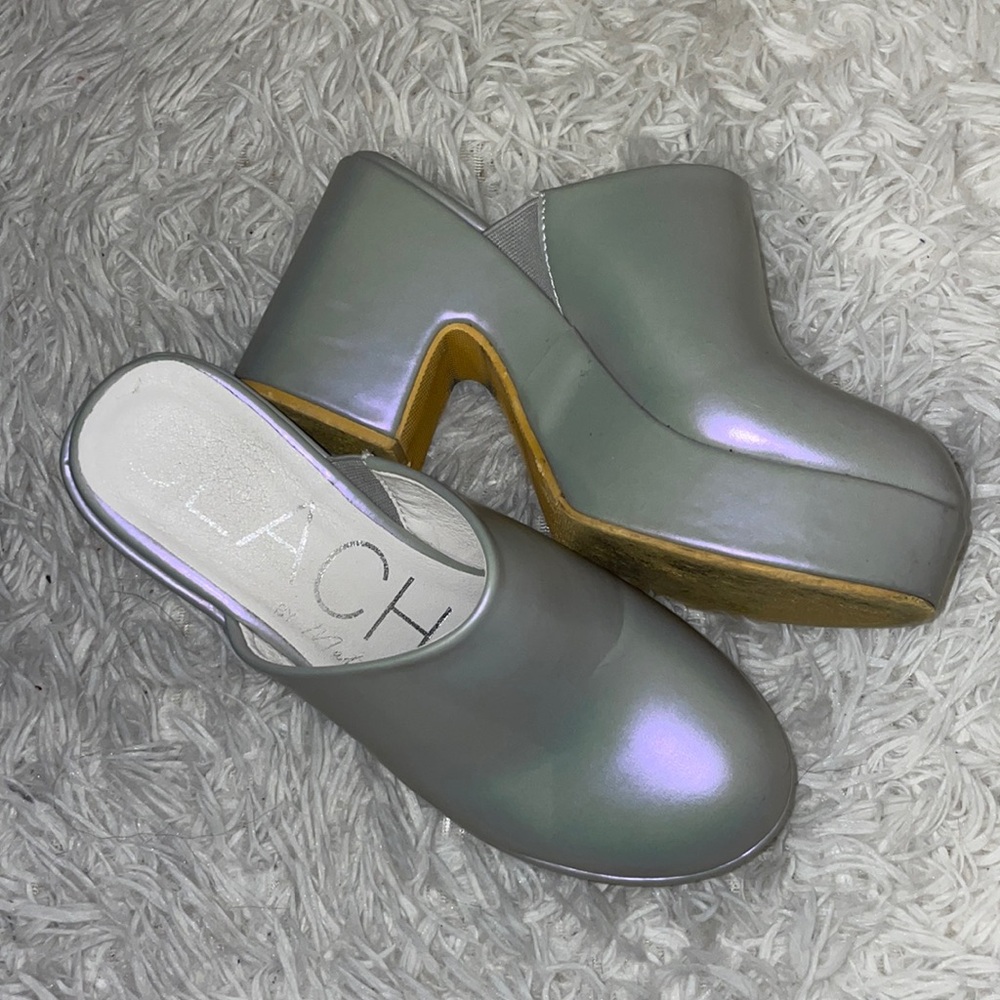 Beach by Matisse clogs